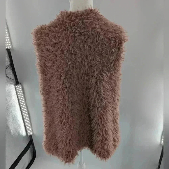 ELLIE KATE Sz S/M Faux Fur Vest. Dust Rose. Front Hook Closure. Open Front - Picture 4 of 11